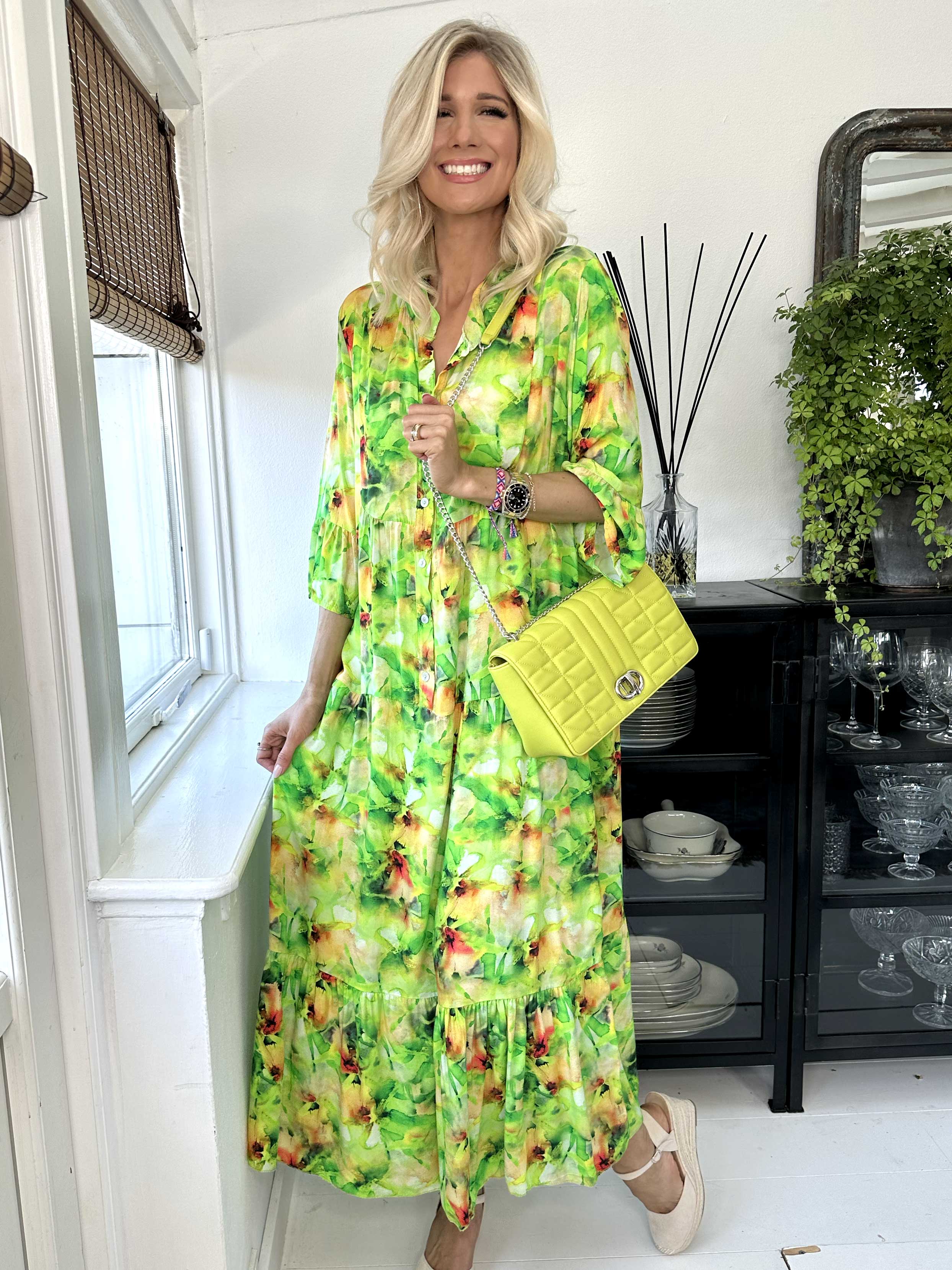 Timian - Lang mønstret kjole med lag på lag look